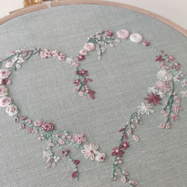 Tille's, Broderet blomsterranke - Stitch Along/Kursus