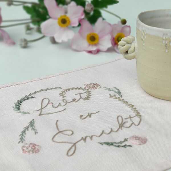 Tille's livet er smukt kaffeserviet