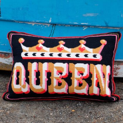Emily Peacock - Queen Small - Broderikit