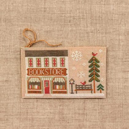 Hometown Holiday 13 - Bookstore fra Little House Needleworks