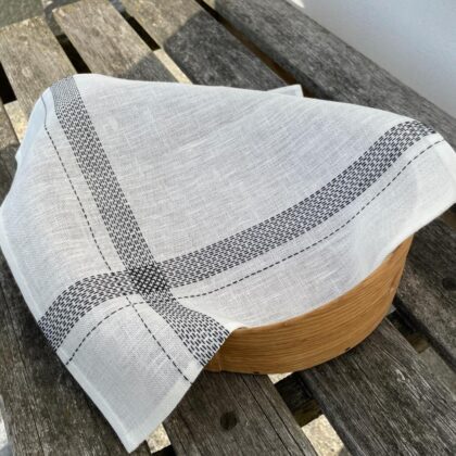 Tille's Blackwork serviet forside