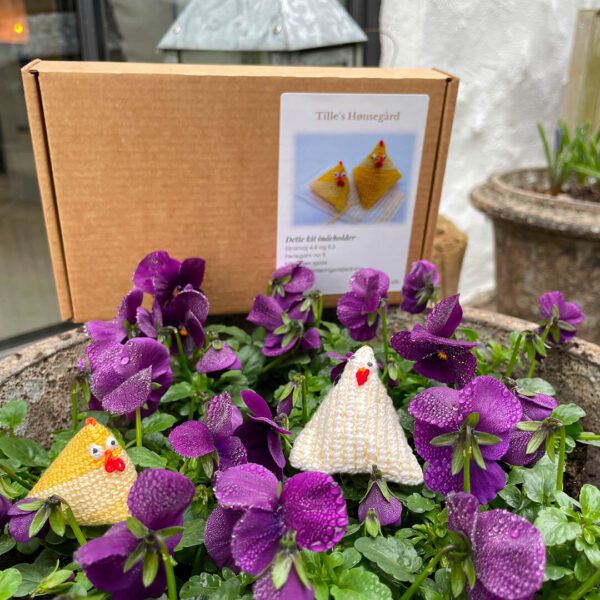 Tille's hønsegård i blomster