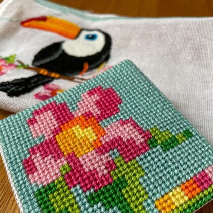 Petit Point Workshop - Tukan og blomst